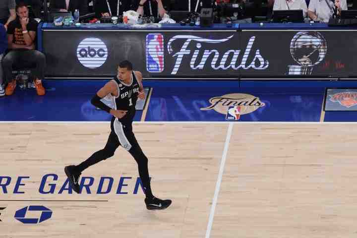 Windhorst:我预测文班将成为ESPN百大球星之首 他自己也这么认为